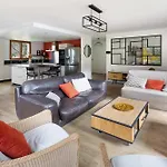 Les Pavots - Spacieux & Familial 펜션 몽테규